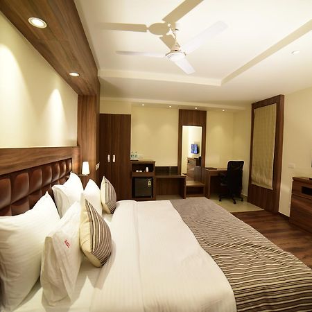 Hotel Amber Rudrapur Екстер'єр фото