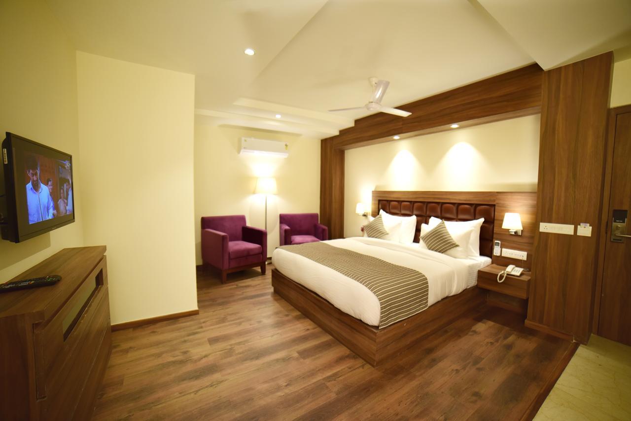 Hotel Amber Rudrapur Екстер'єр фото