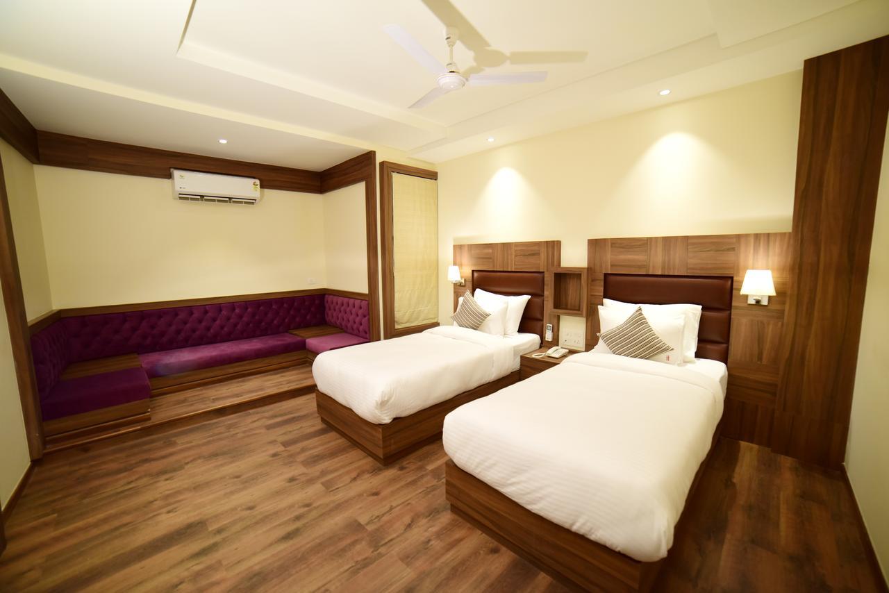 Hotel Amber Rudrapur Екстер'єр фото