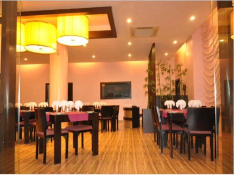 Hotel Amber Rudrapur Екстер'єр фото