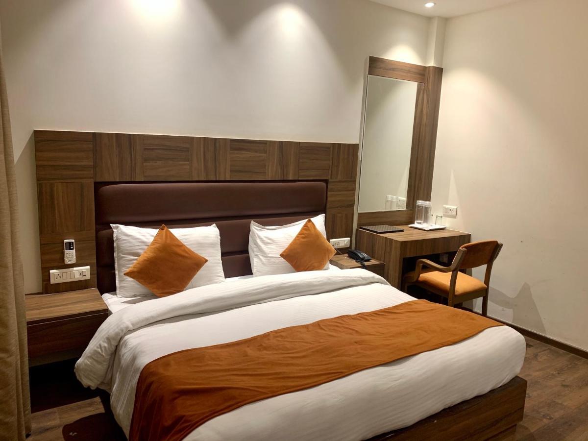 Hotel Amber Rudrapur Екстер'єр фото