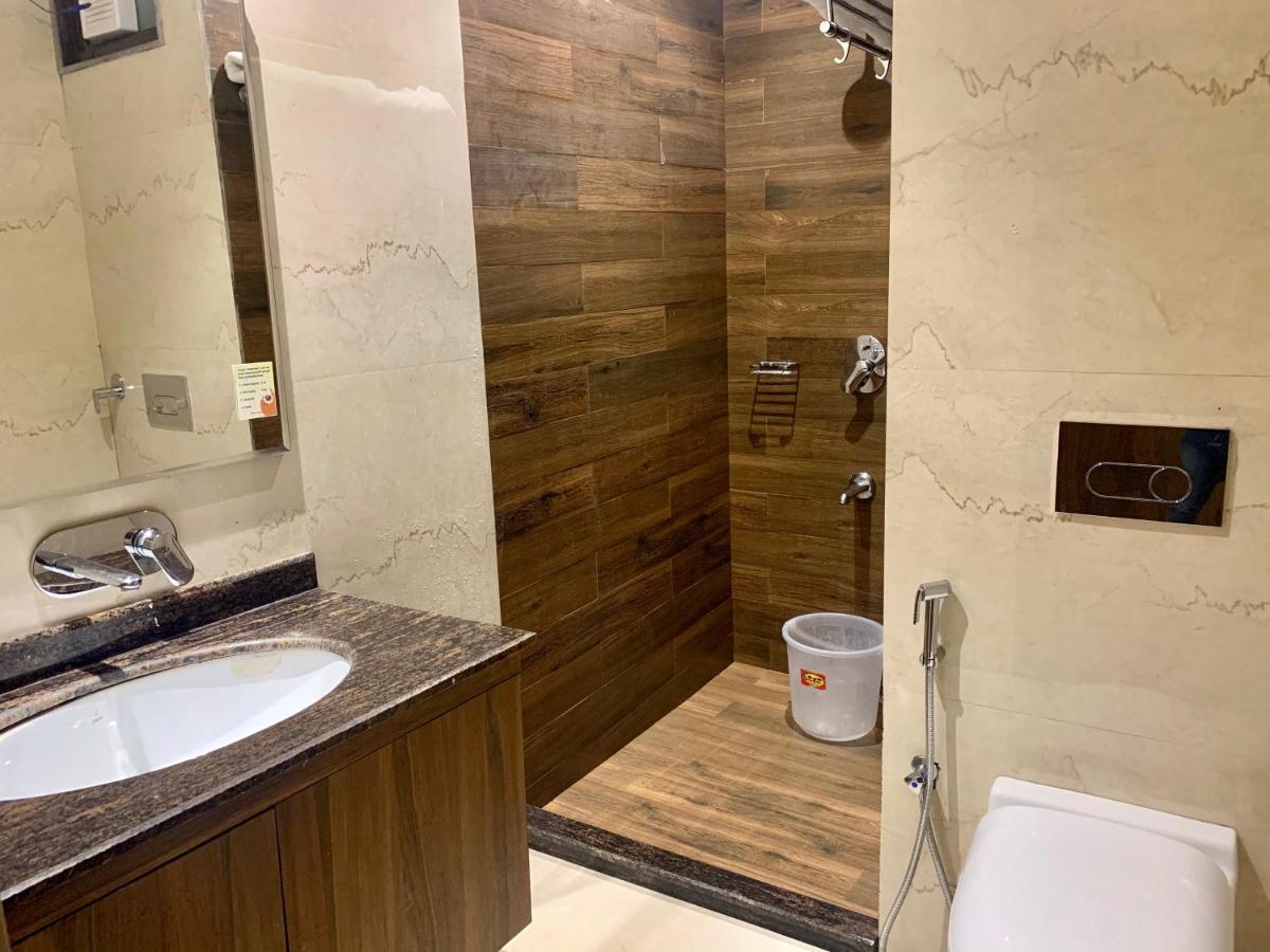 Hotel Amber Rudrapur Екстер'єр фото