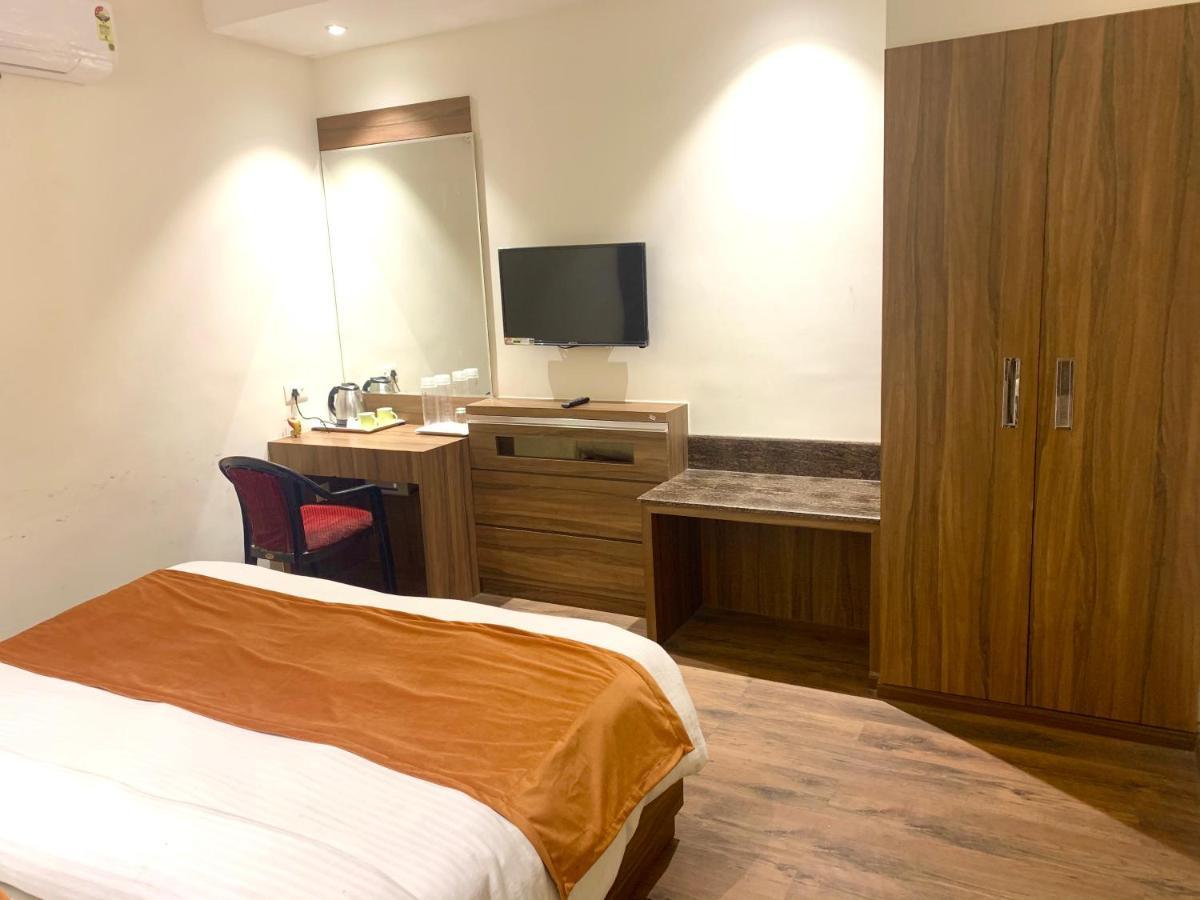 Hotel Amber Rudrapur Екстер'єр фото